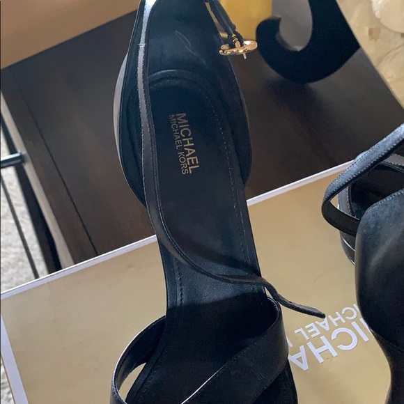 Barely Worn MK Heels - Picture 2 of 5